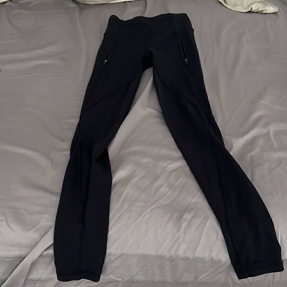 Lululemon 7/8 zippered front pocket leggings sz 2